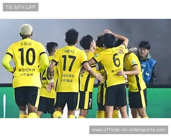 上海海港右路快攻成型，杨希低平球直喂六码点