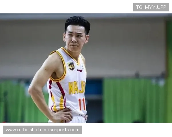 与主教练吵架后把门摔得震天响,和教练闹掰了 与主教练吵架后把门摔得震天响,和教练闹掰了